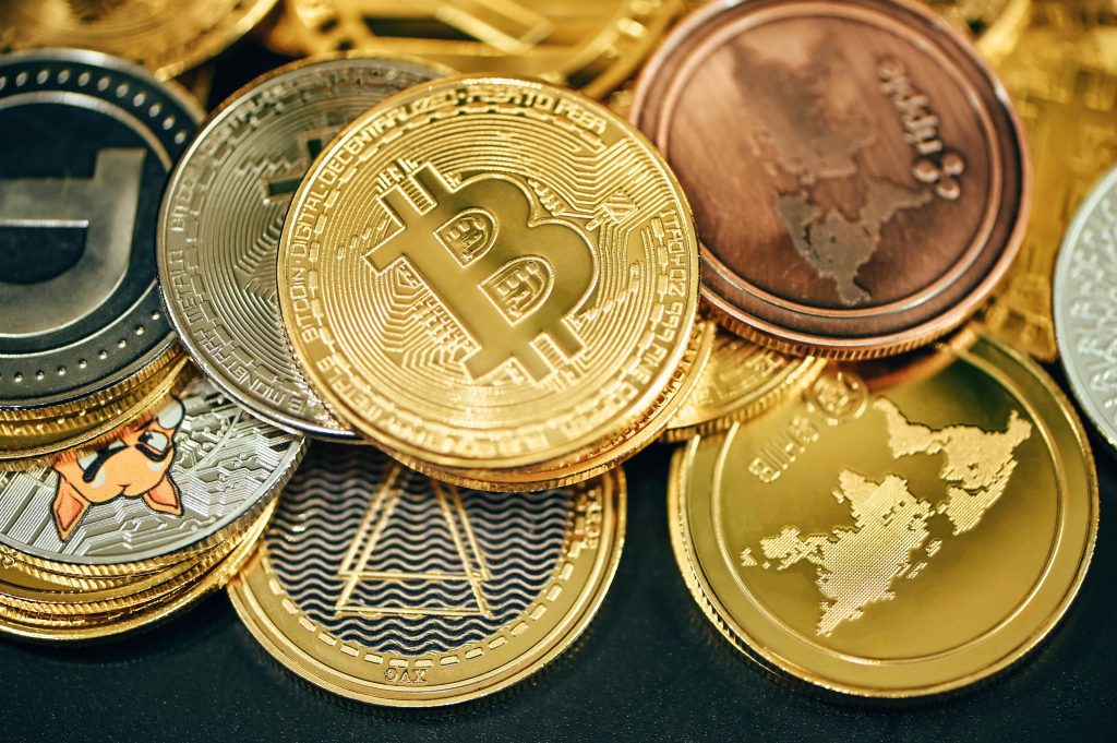 An graphic image showing bitcoin in the centre surrounded by various altcoins like ethereum, litecoin, ripple and others illustrating the cryptocurrency ecosystem