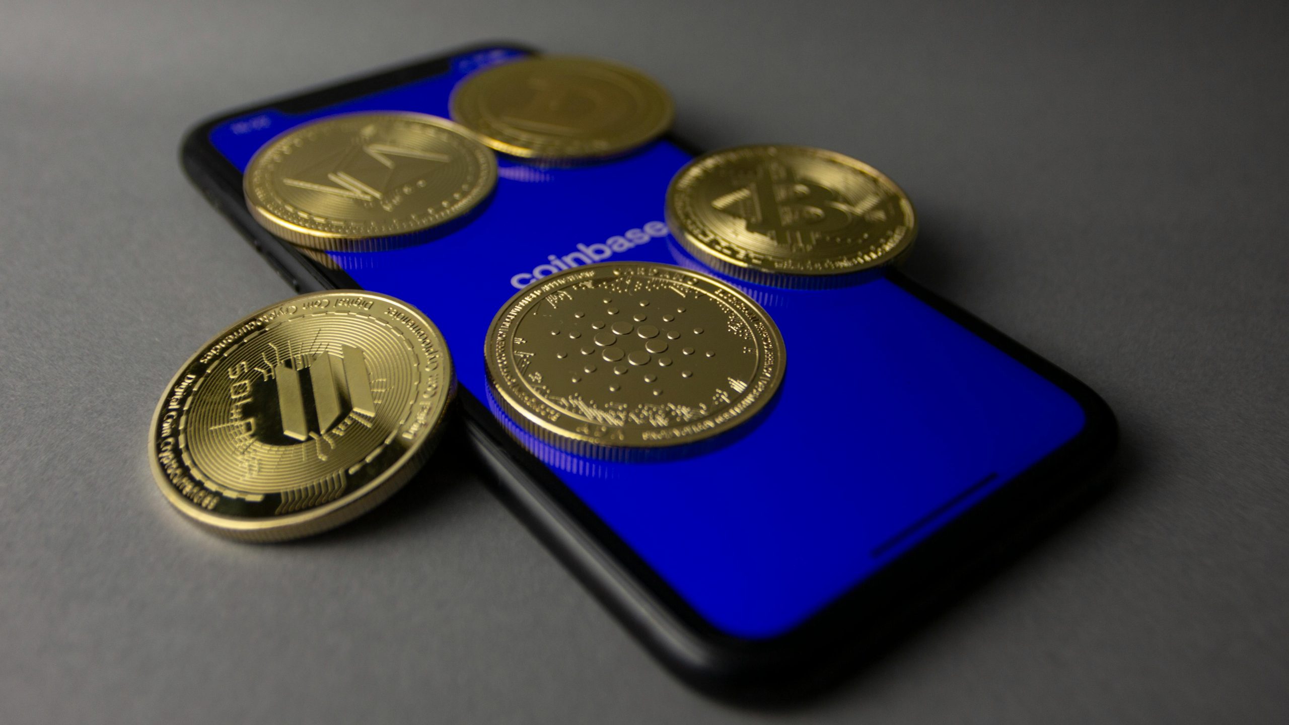 stablecoins vs altcoins, what they are